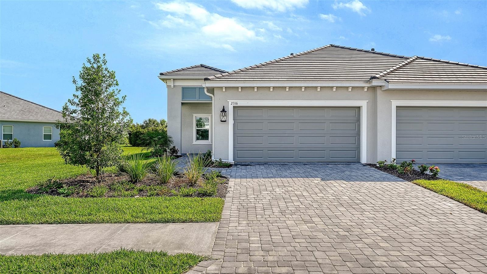 2316 BLUE MAHOE LN