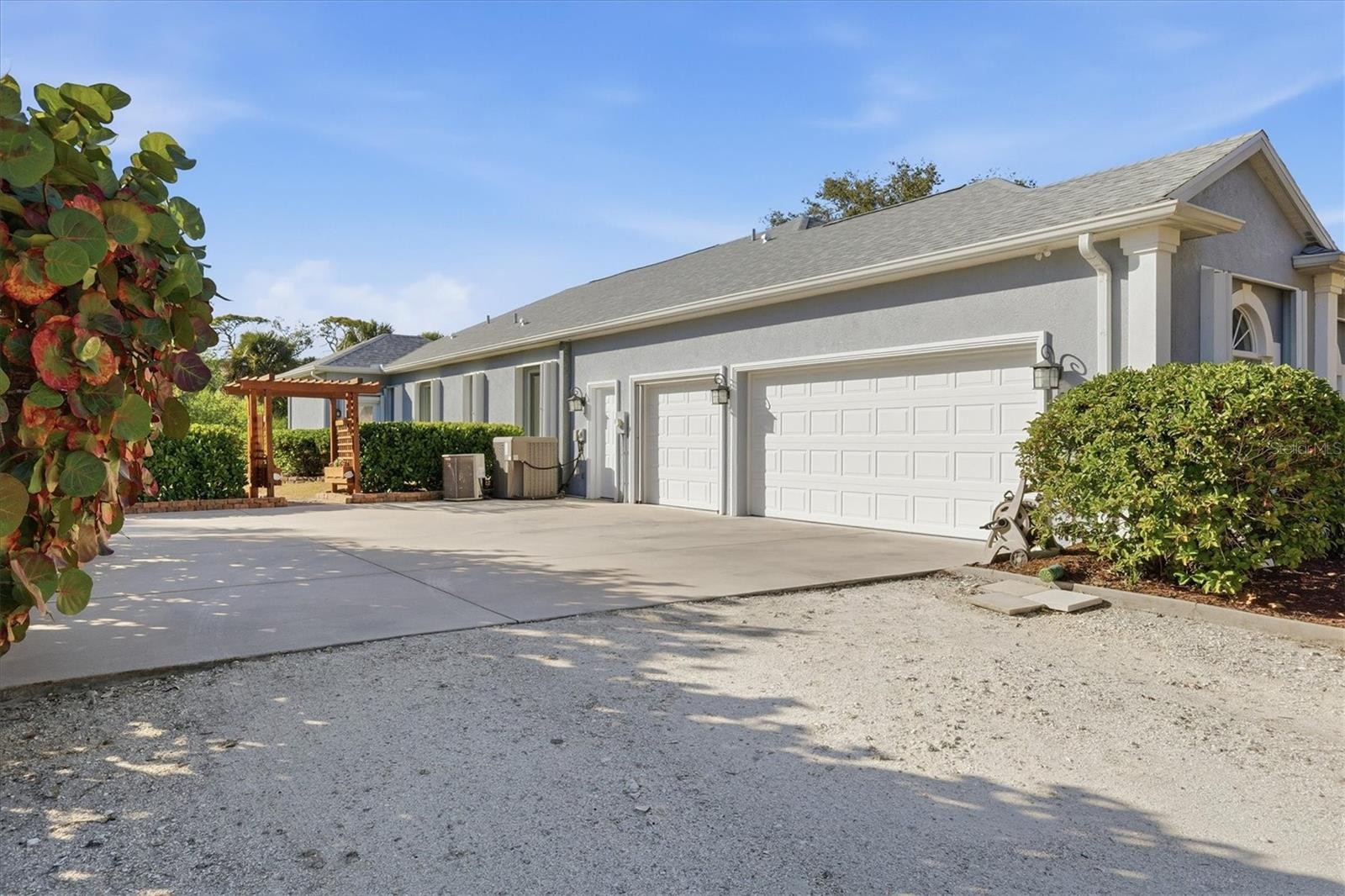 750 HARMONY LN