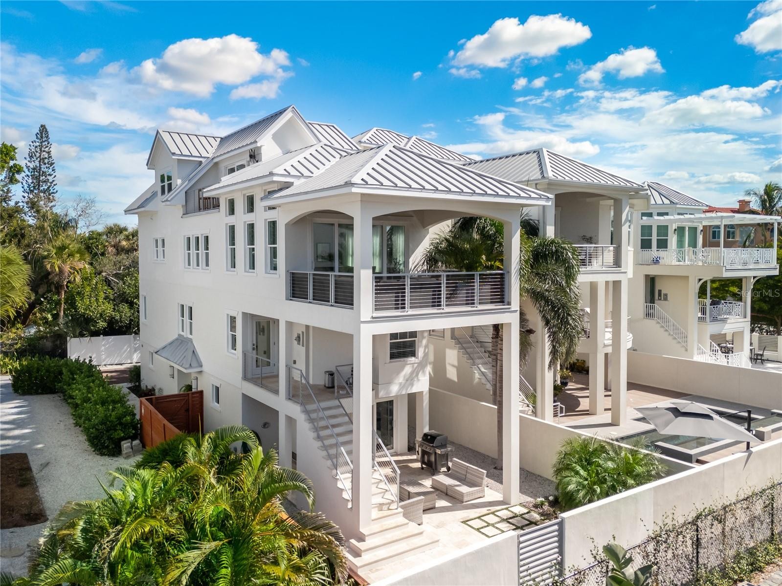 116 GARDEN LN
