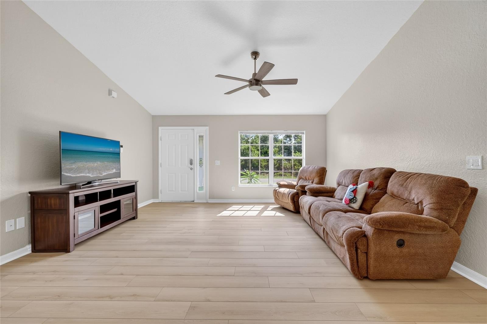 2815 ESCAMBIA CIR