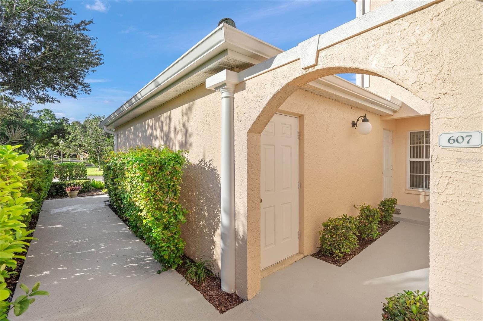 607 GONDOLA PARK DR #607