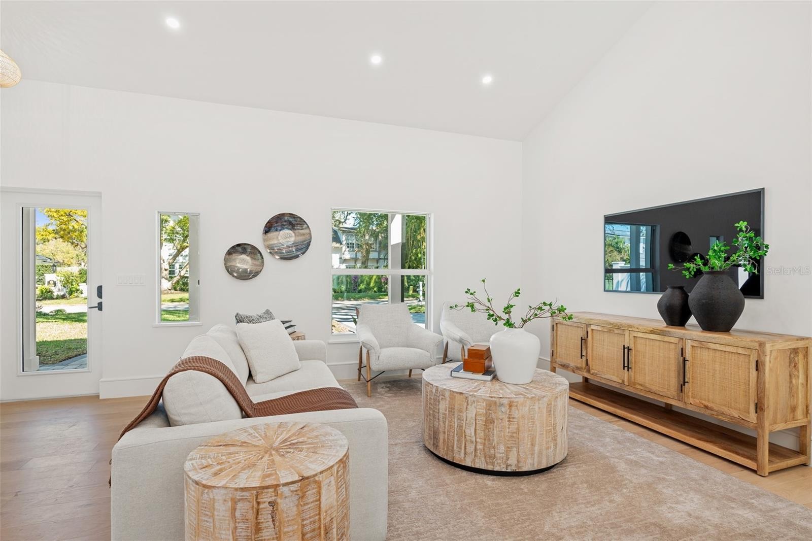 1834 BOUGAINVILLEA ST