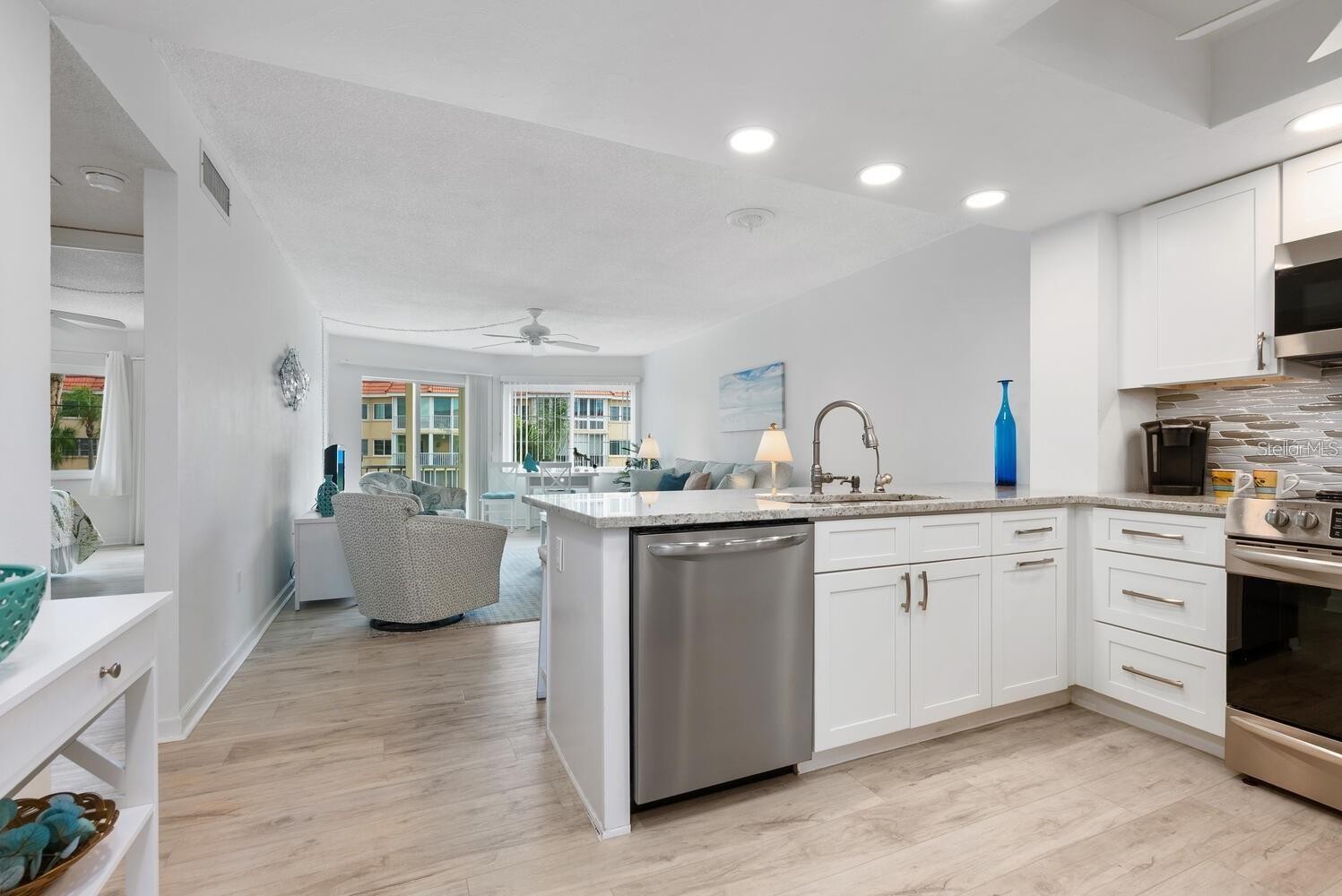 1250 N PORTOFINO DR #304