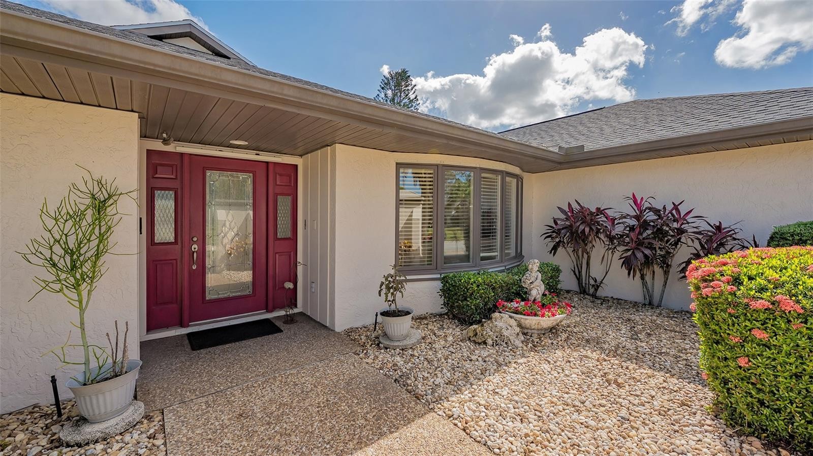 5692 COUNTRY LAKES DR