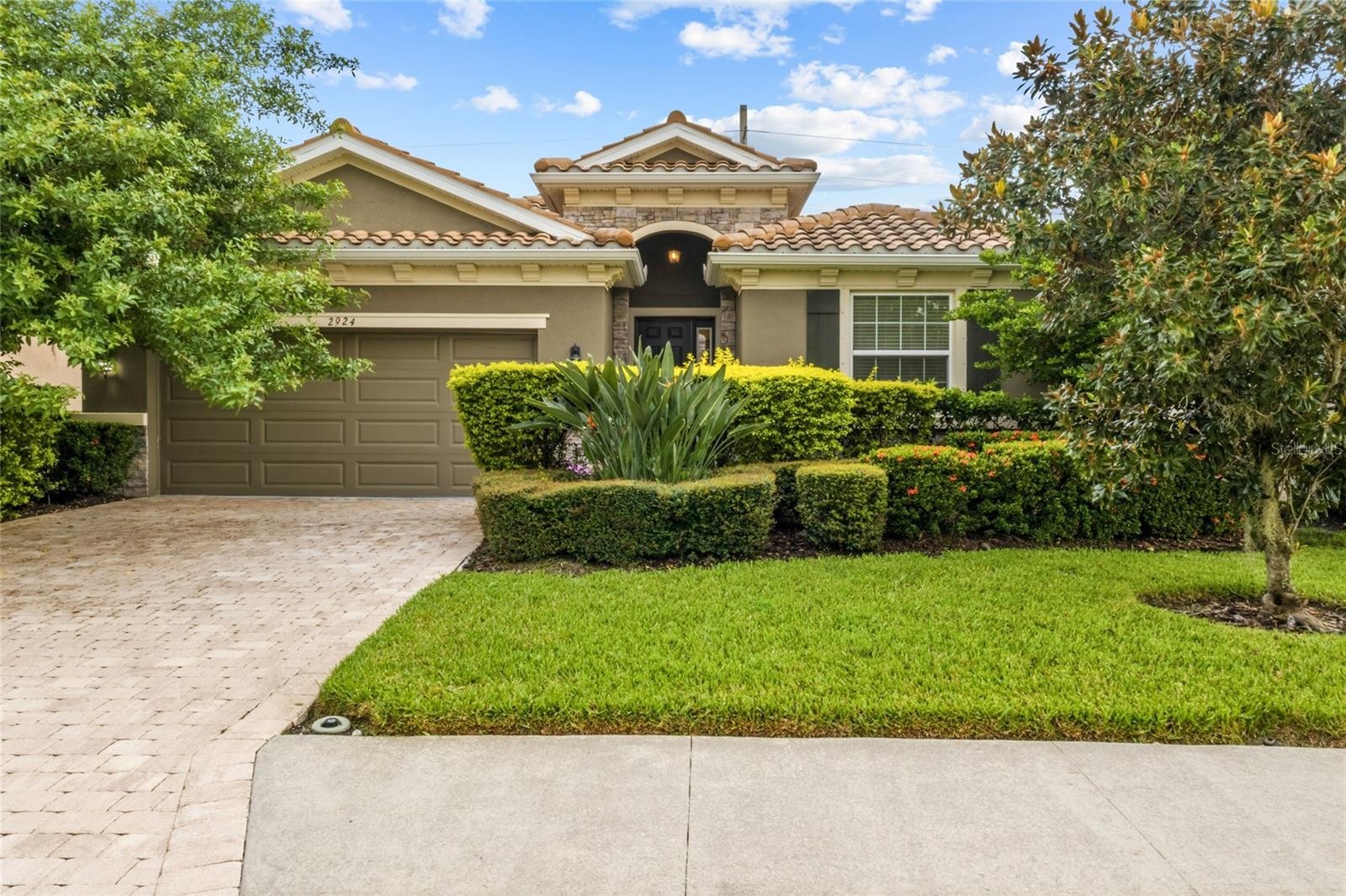 2924 ORIOLE DR
