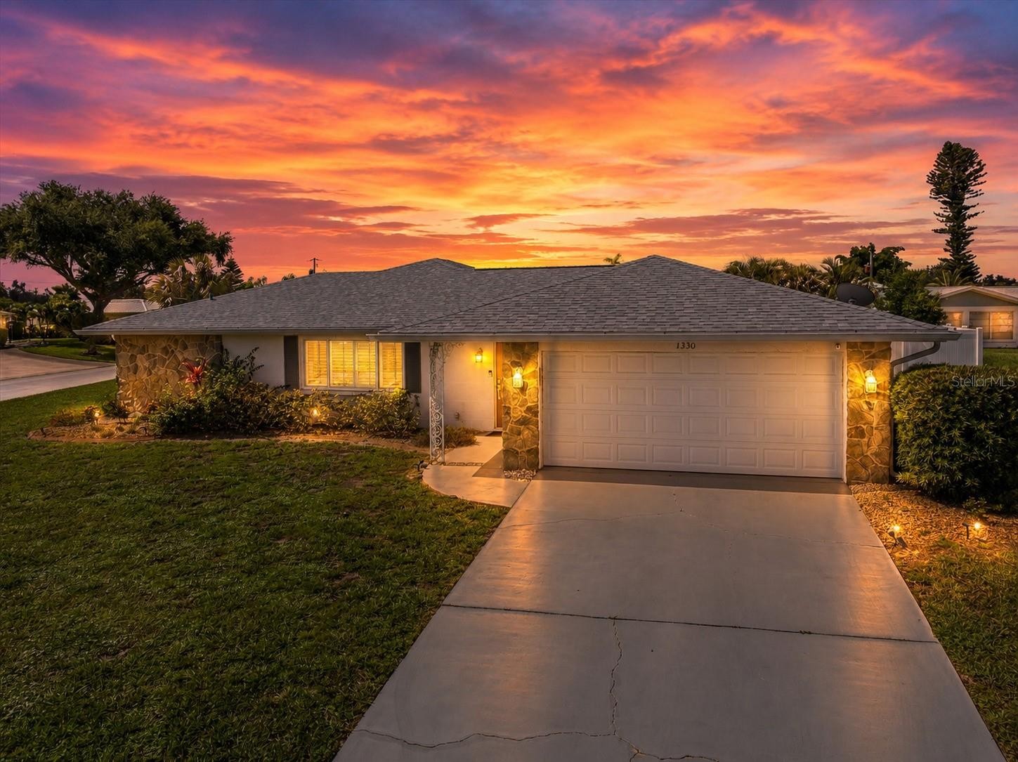 1330 CAMBRIDGE DR