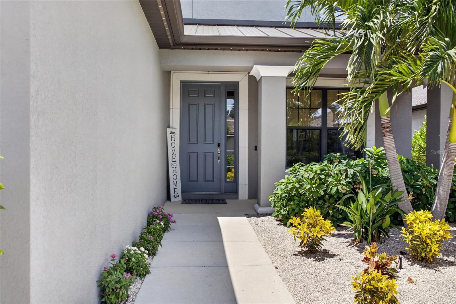 9069 LUNA LN
