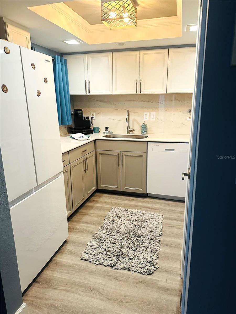 845 BENJAMIN FRANKLIN DR #102