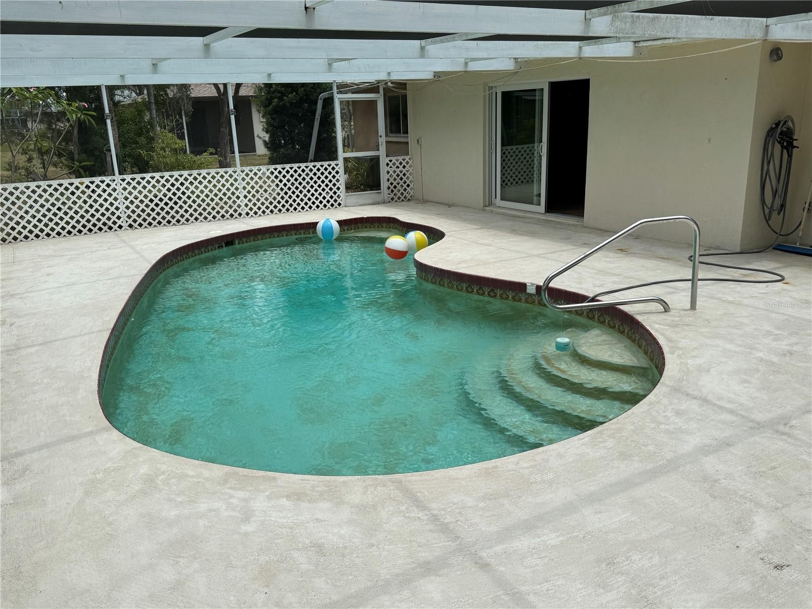 147 HOURGLASS DR