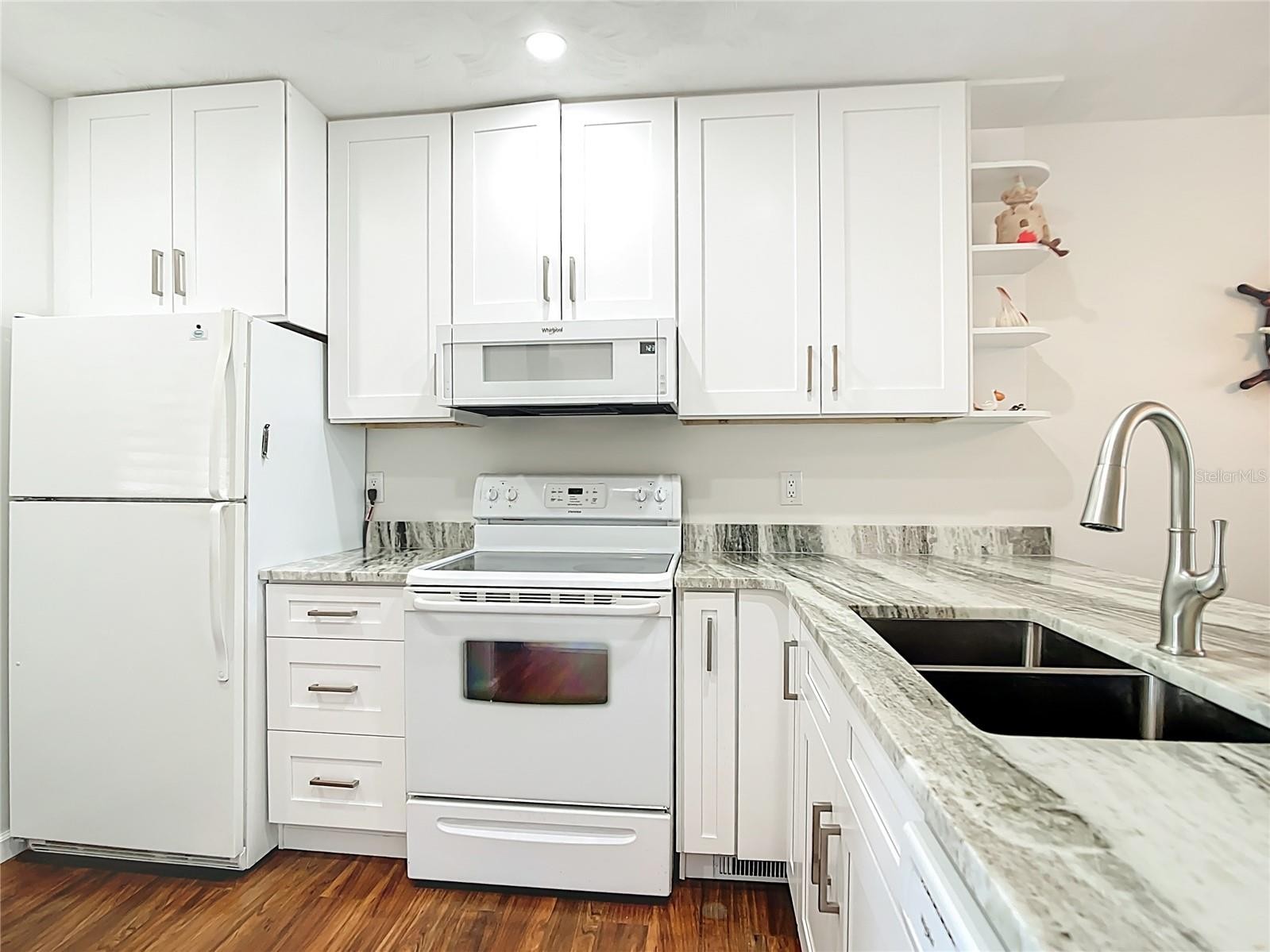 431 AIRPORT AVE E #207