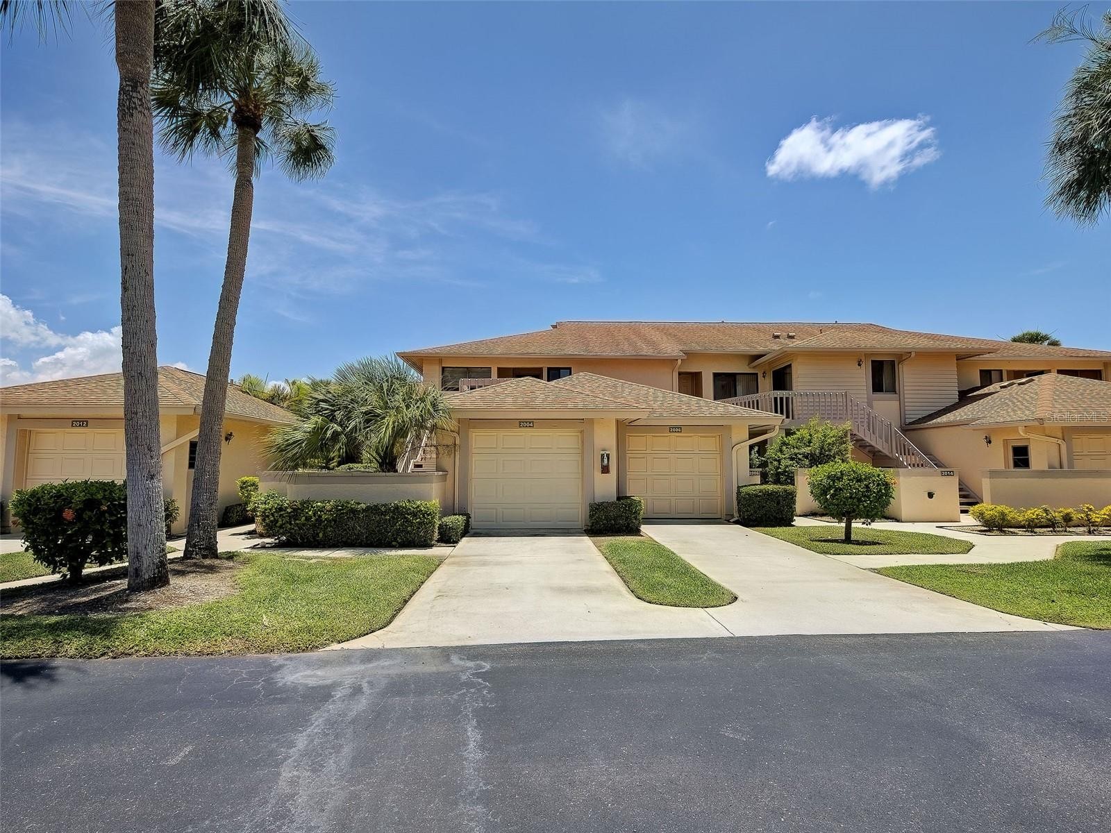2004 LONGPOINTE CIR #E2