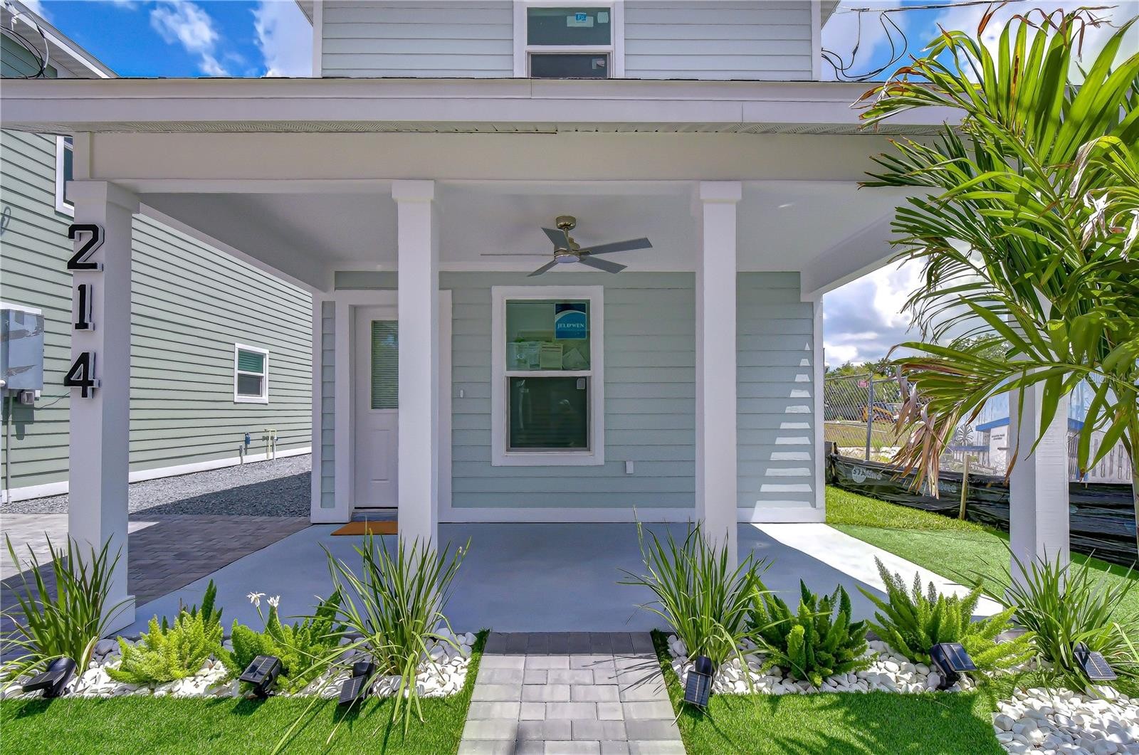 214 8TH AVENUE DR W