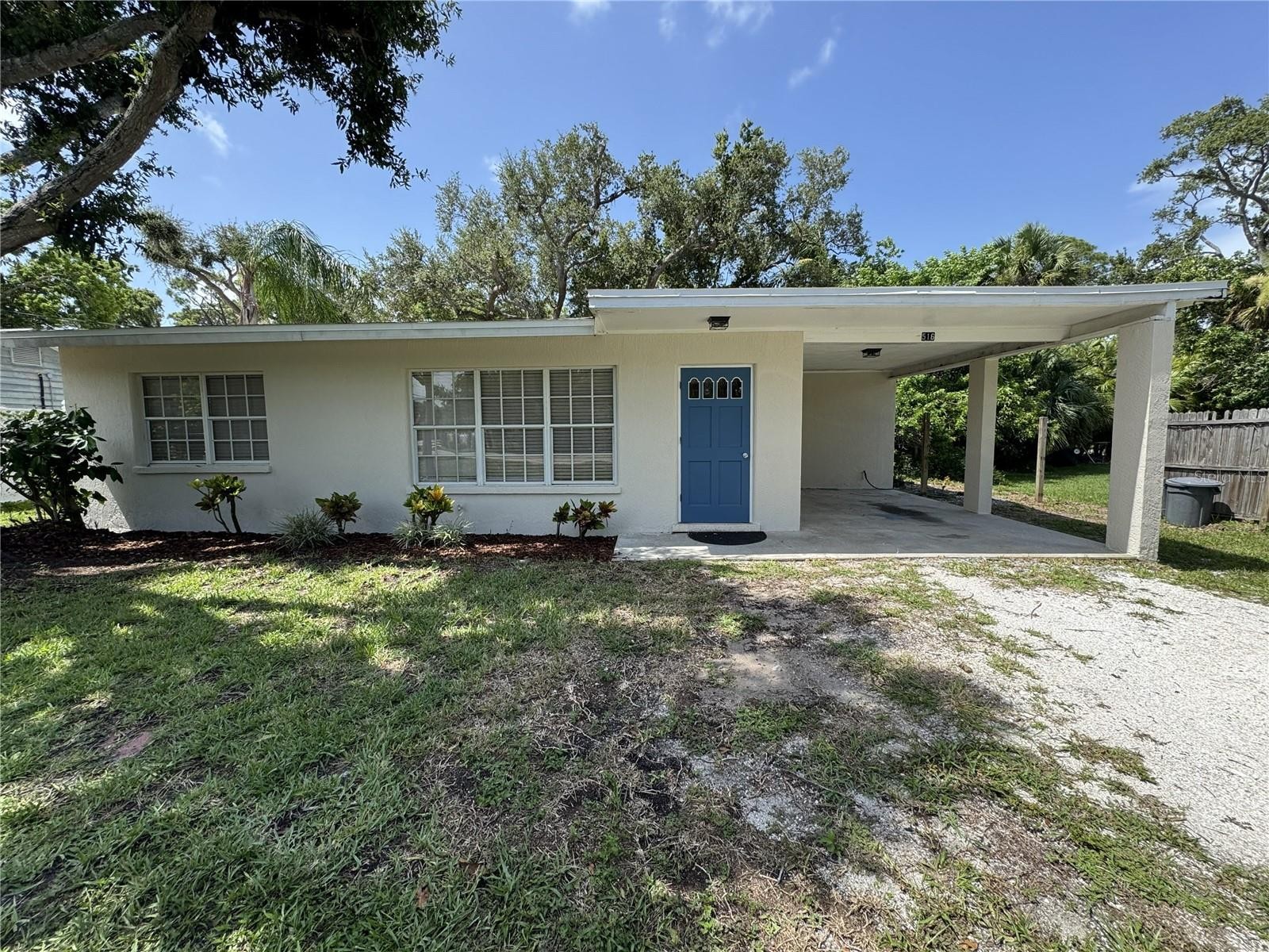 516 LAUREL RD W