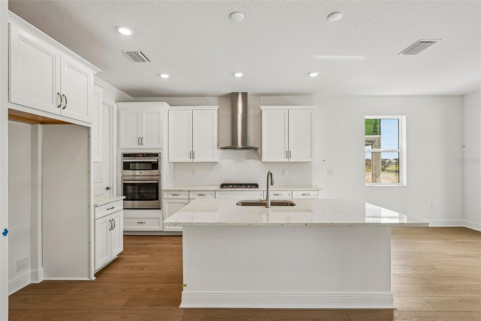 9706 CRYSTAL ISLES CIR