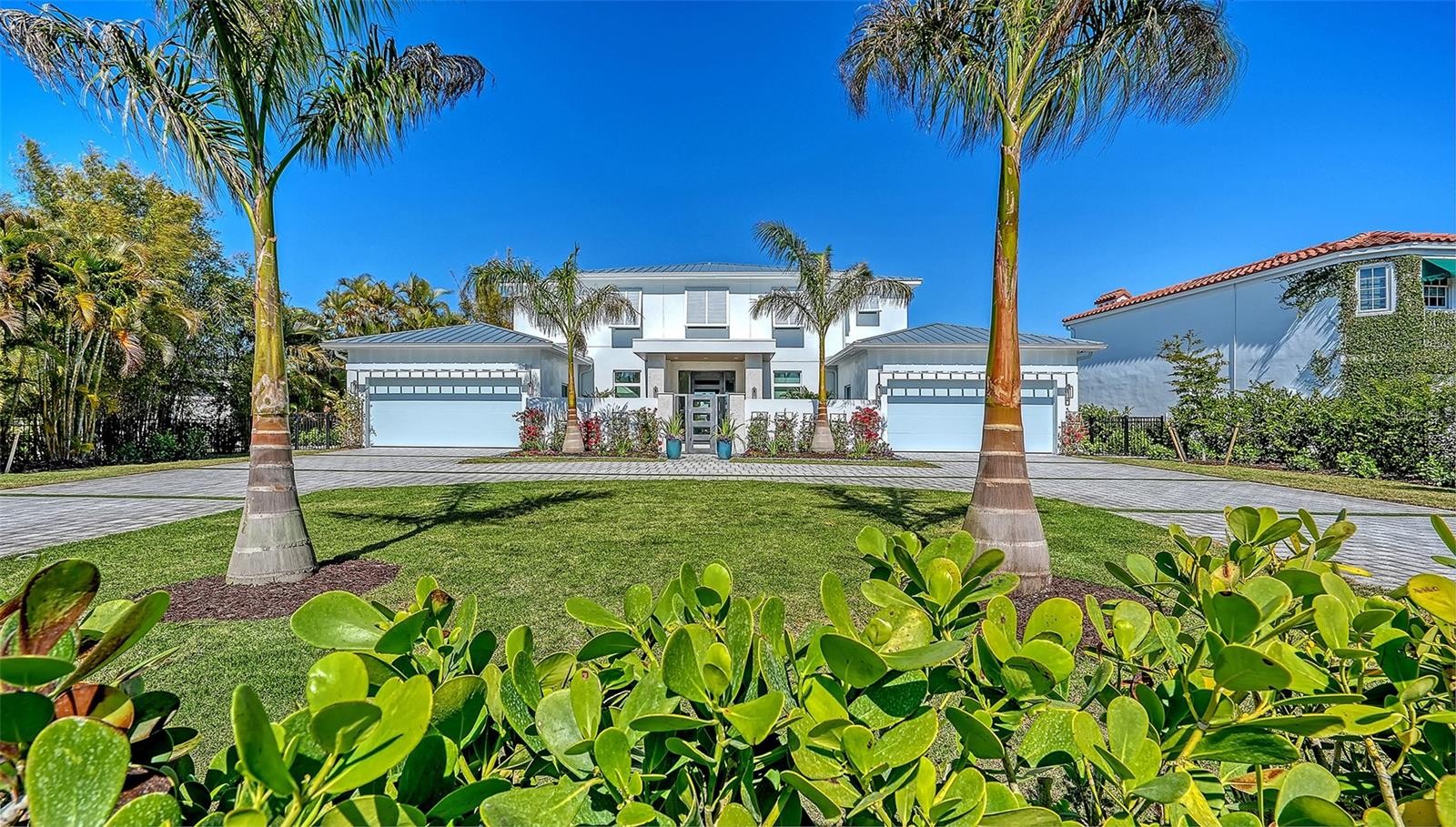 1521 S LAKE SHORE DR