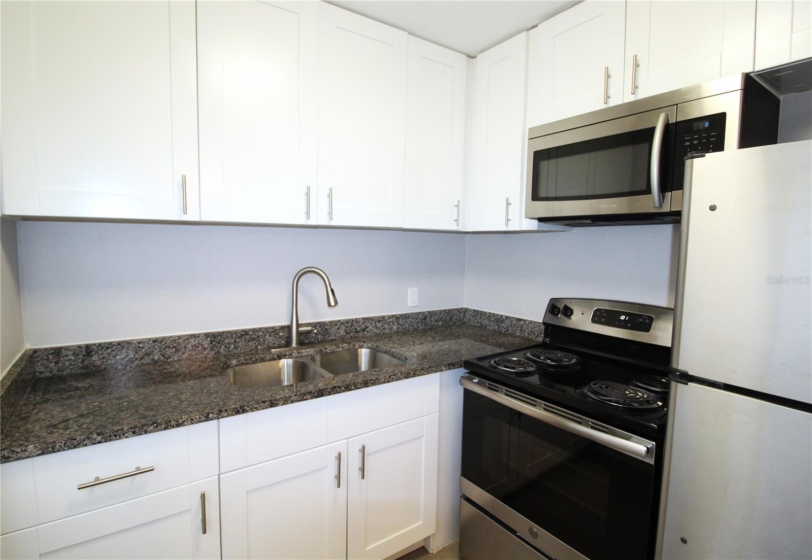 3001 BEE RIDGE RD #207