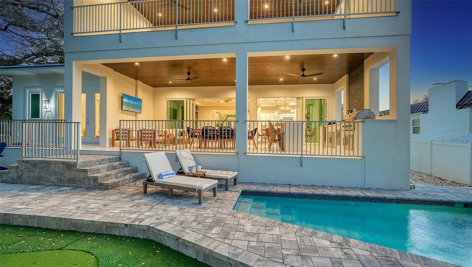 1537 SIESTA DR