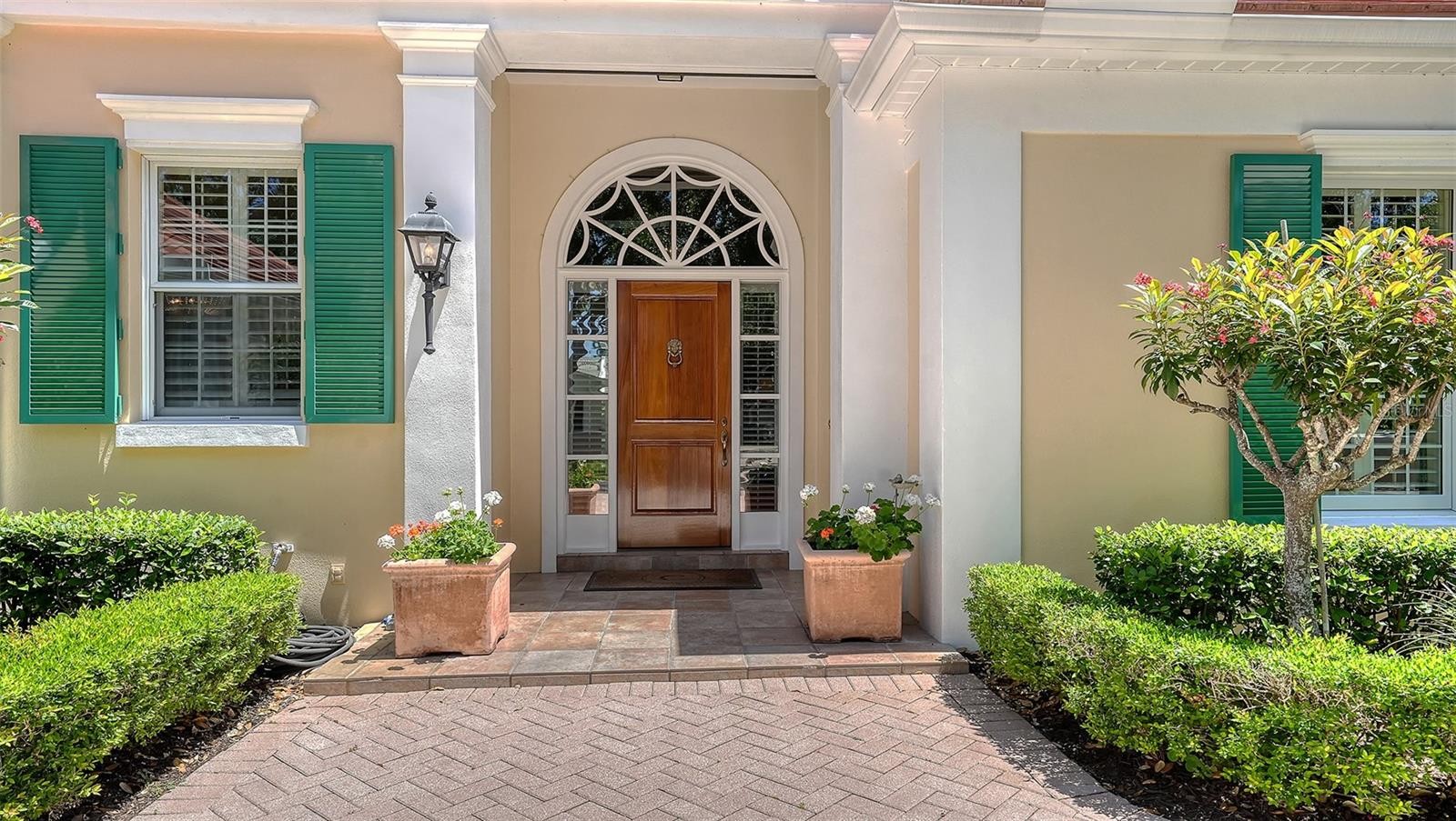 228 SAINT JAMES PARK