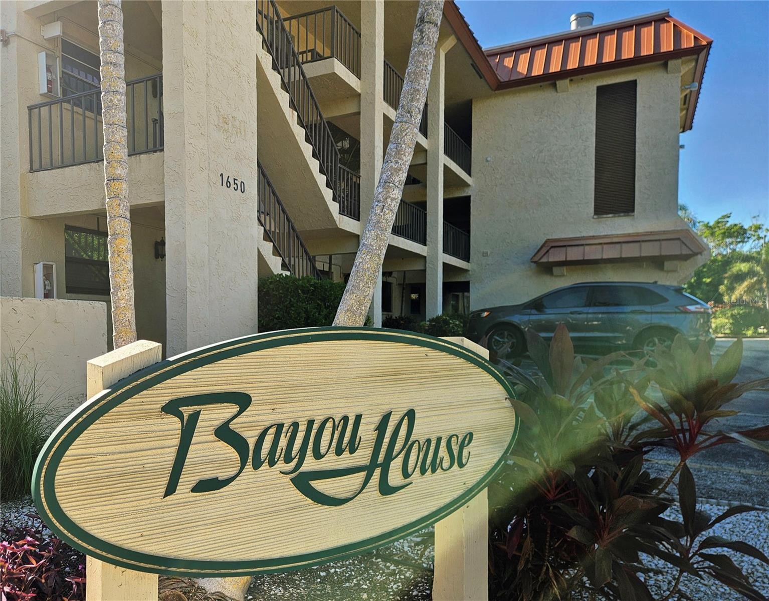 1650 PINE TREE LN #204