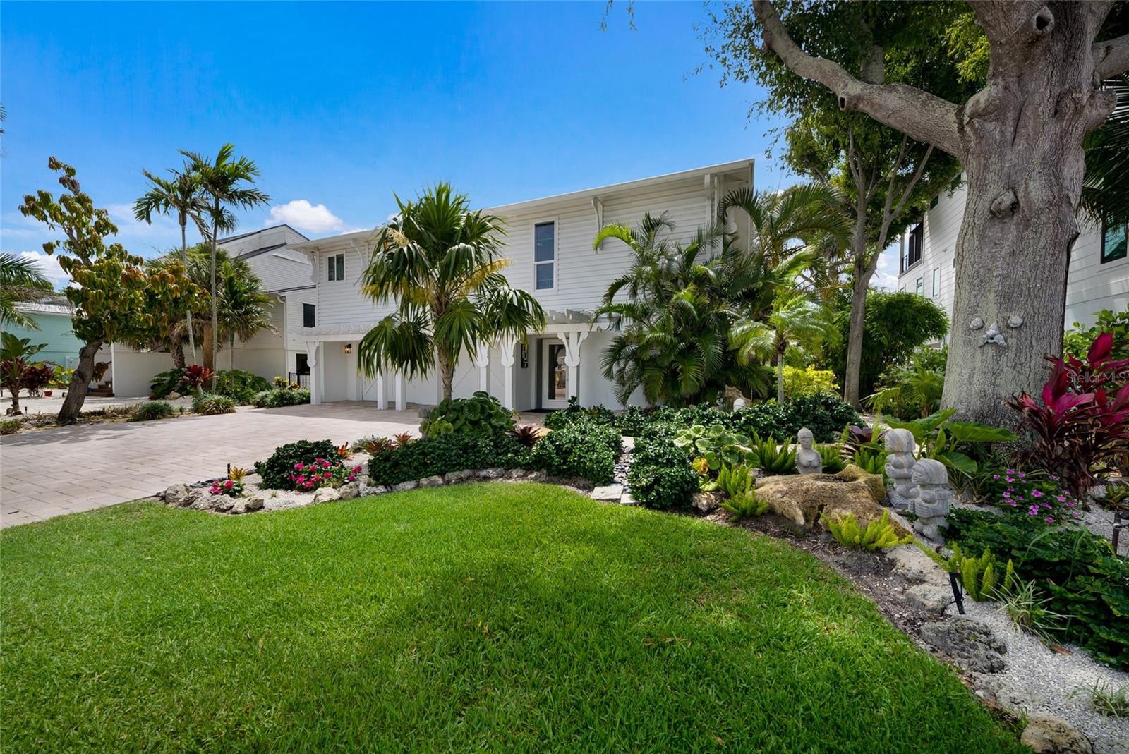 517 LOQUAT DR