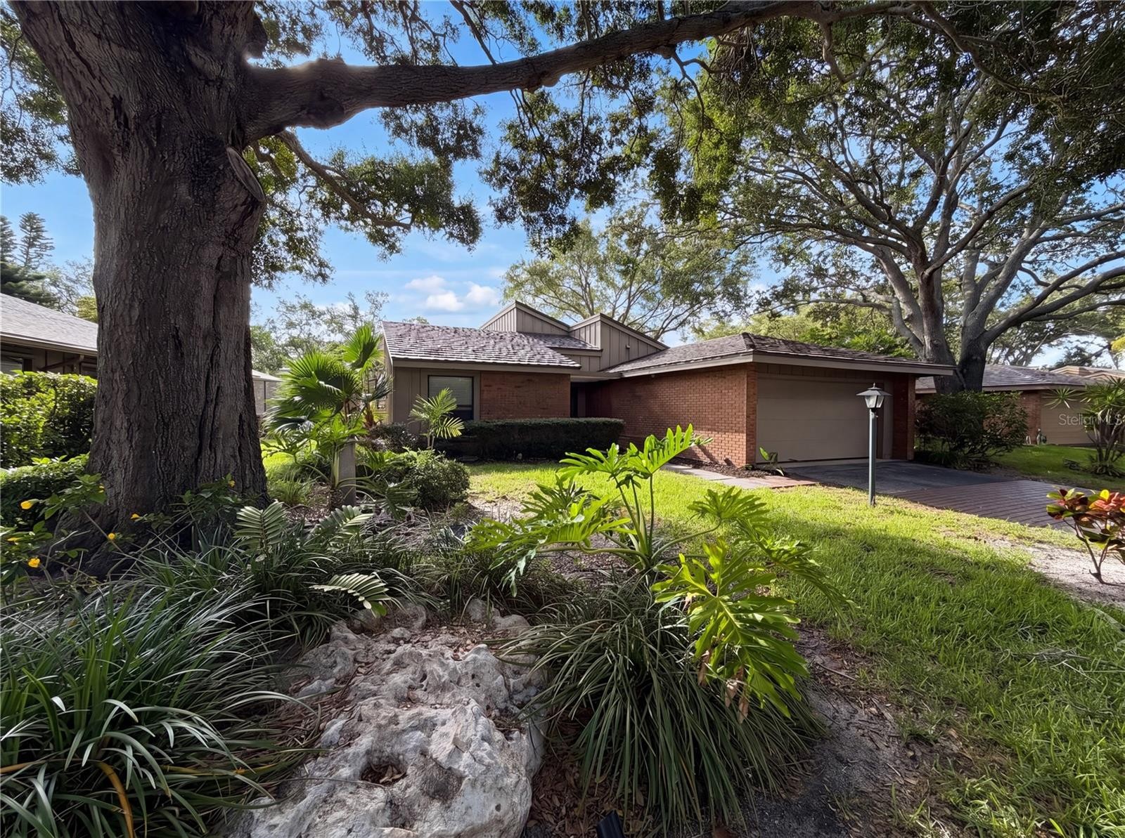 1407 WILLOW OAK CIR