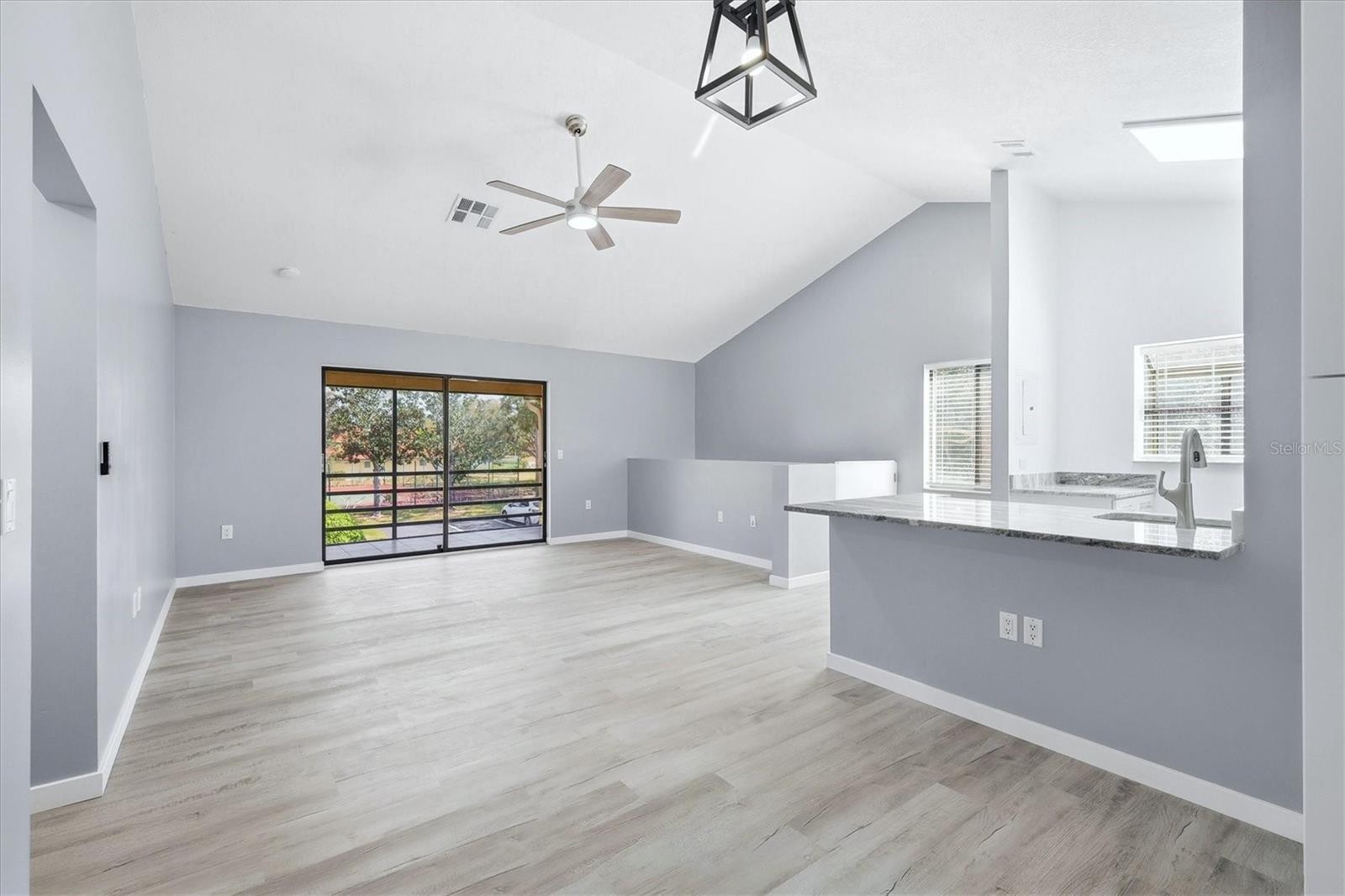 5651 GARDENS DR #5651