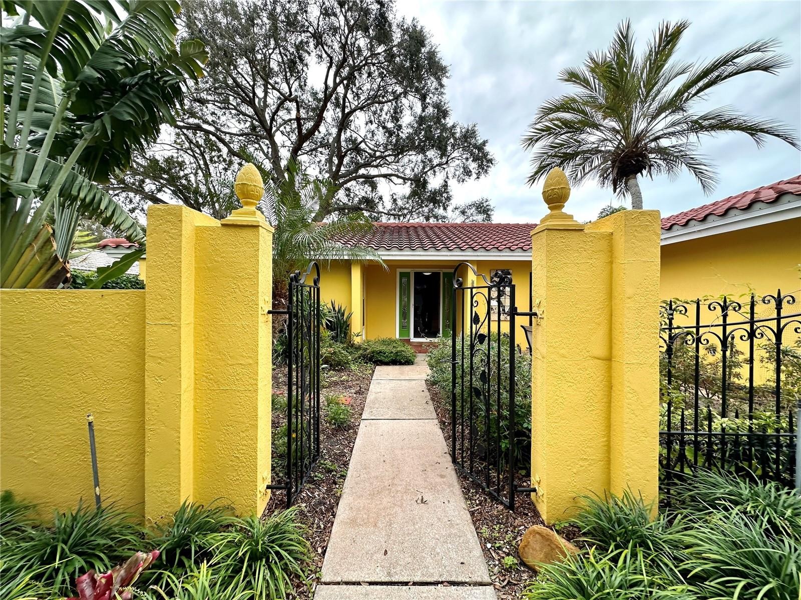 1883 RIVIERA CIR