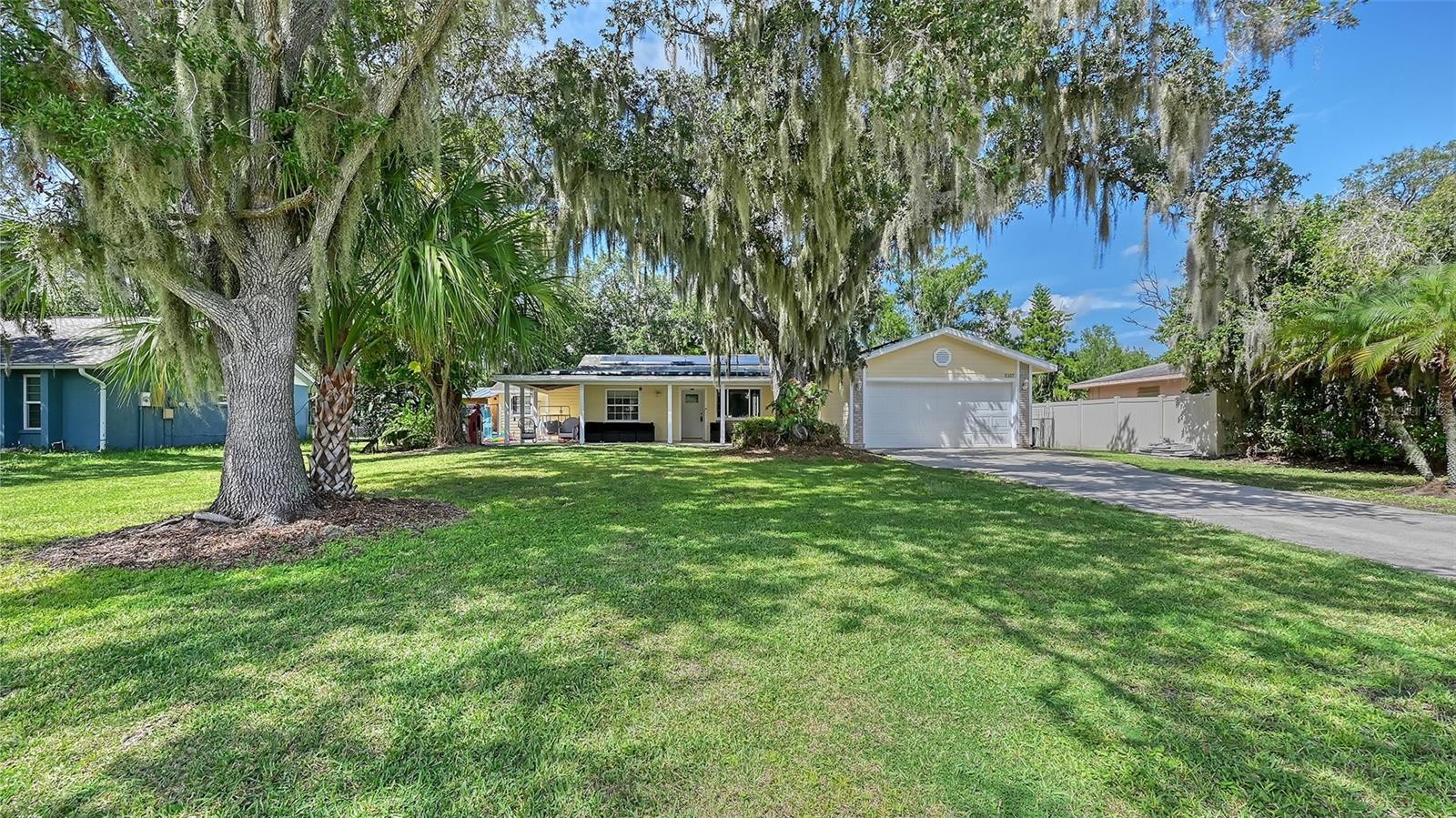 5107 WOODLAWN CIR W