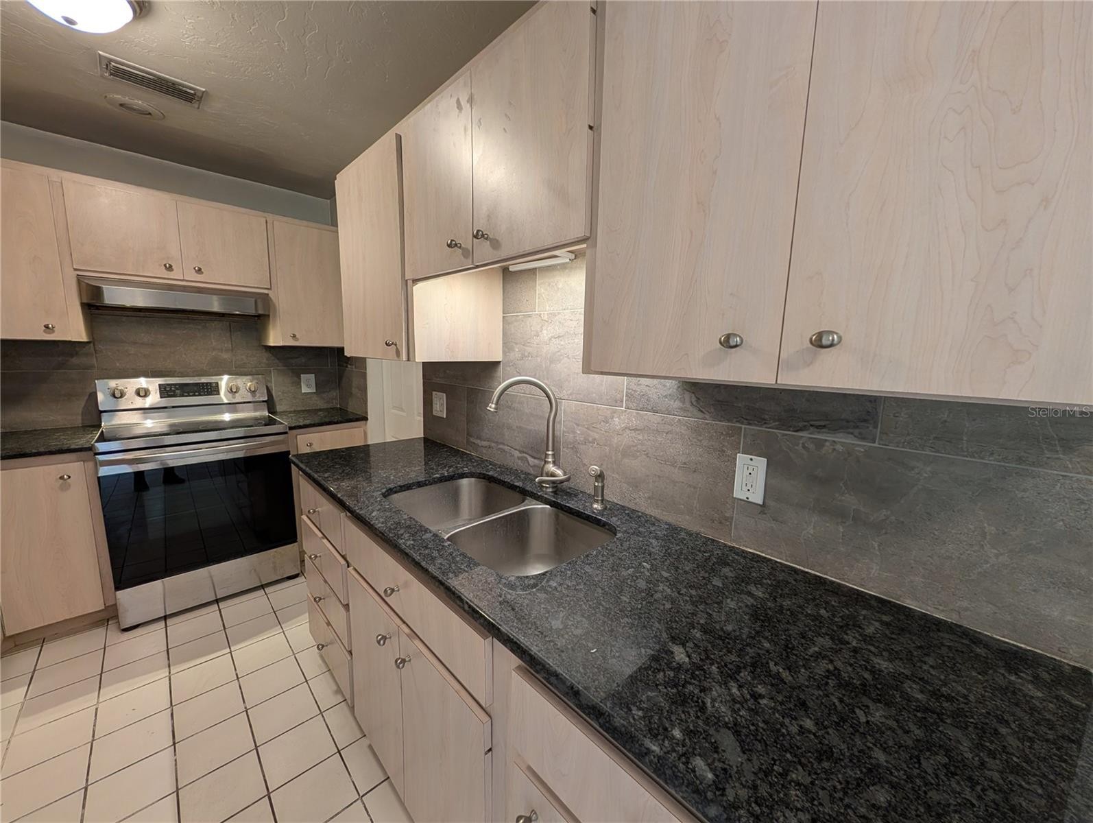 4031 IOLA DR