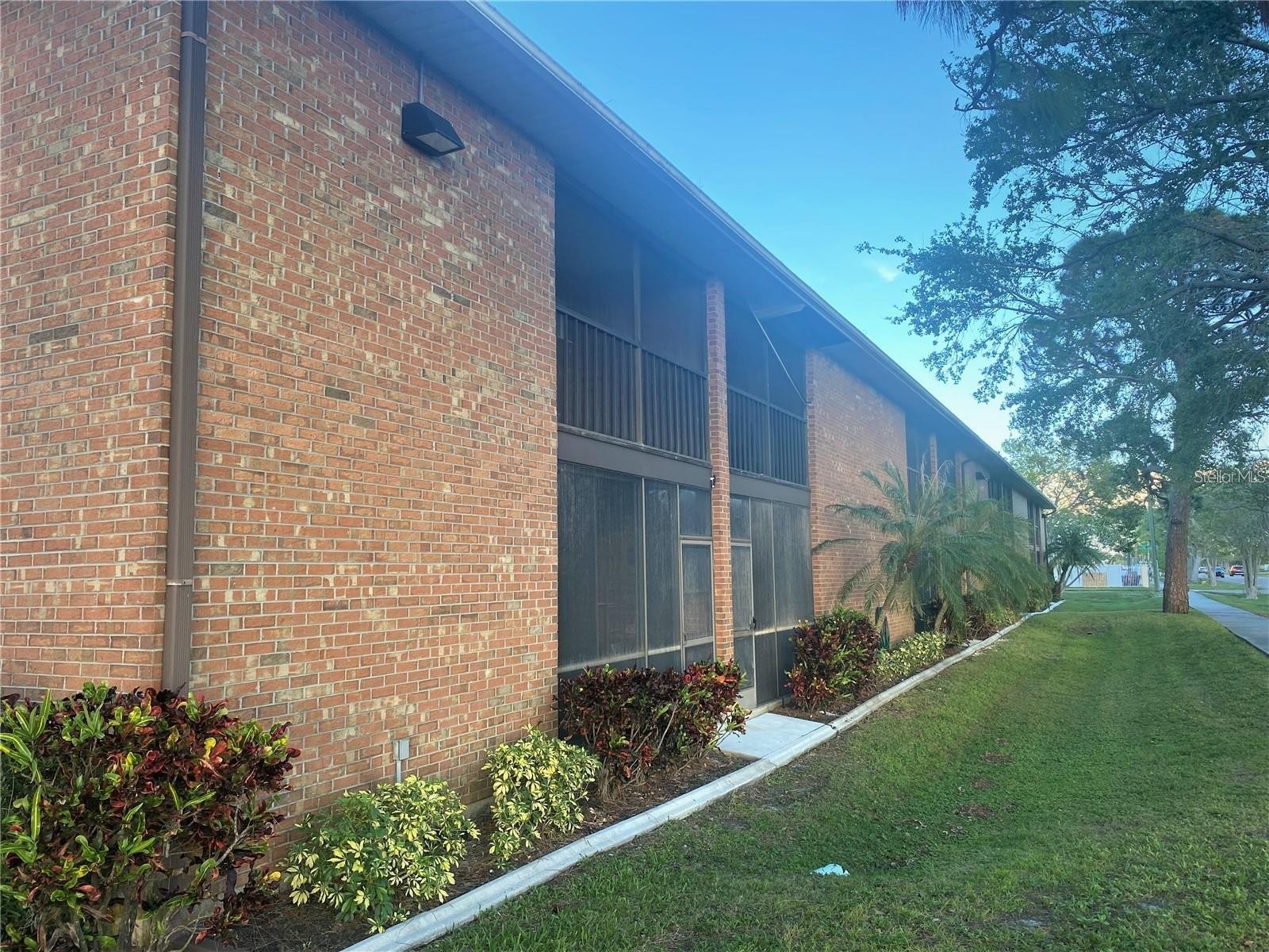 111 AIRPORT AVE W #107