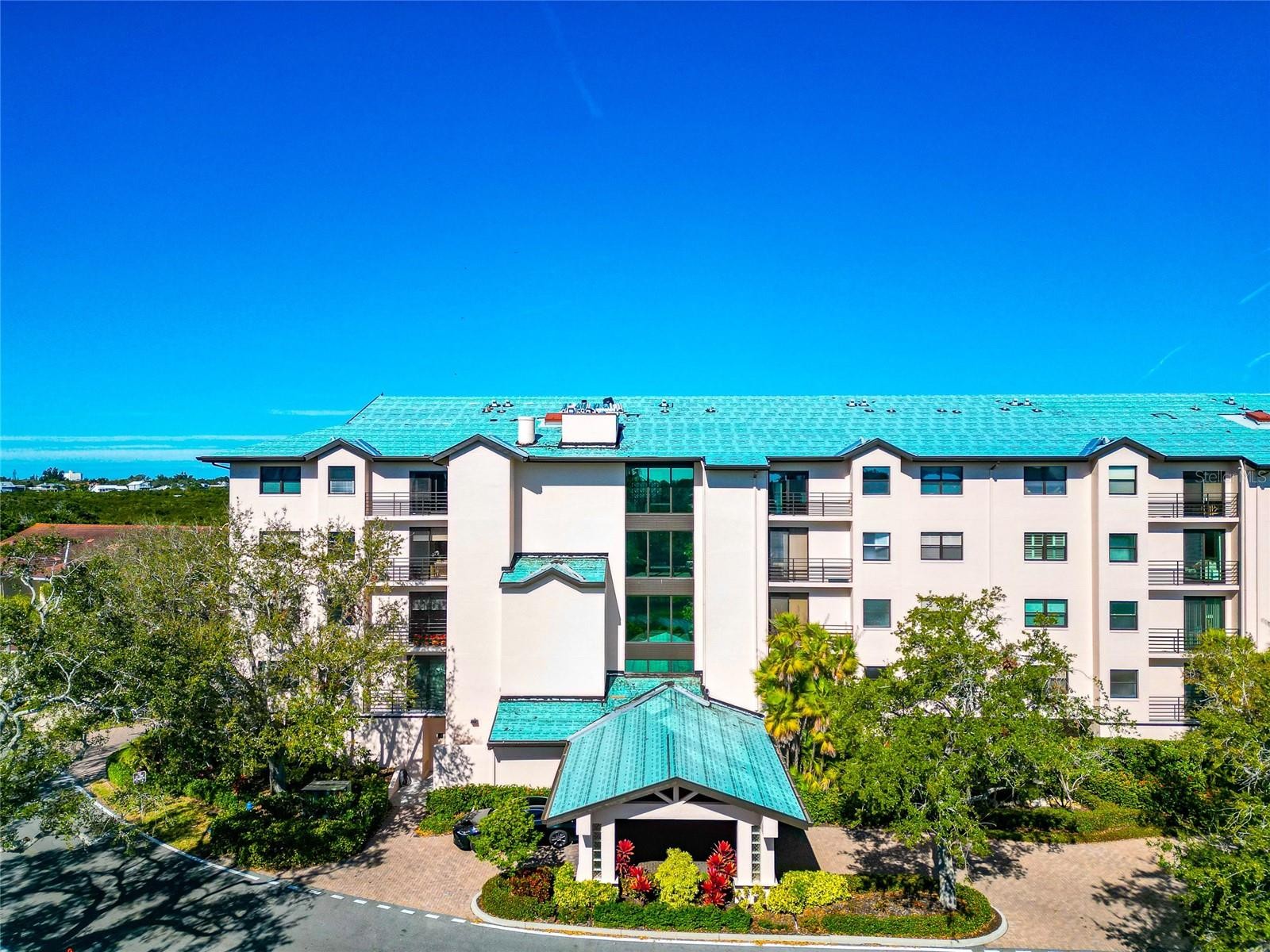 5408 EAGLES POINT CIR #302
