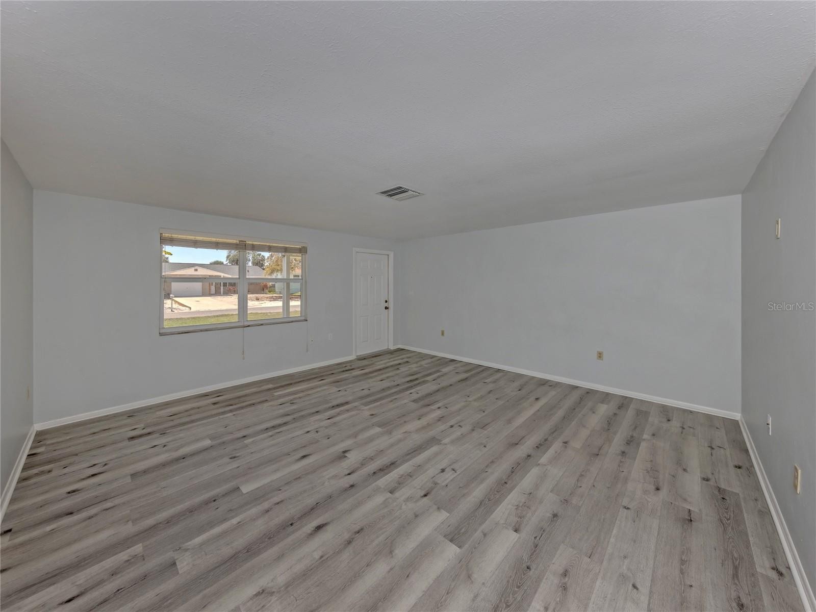 320 PAVONIA RD