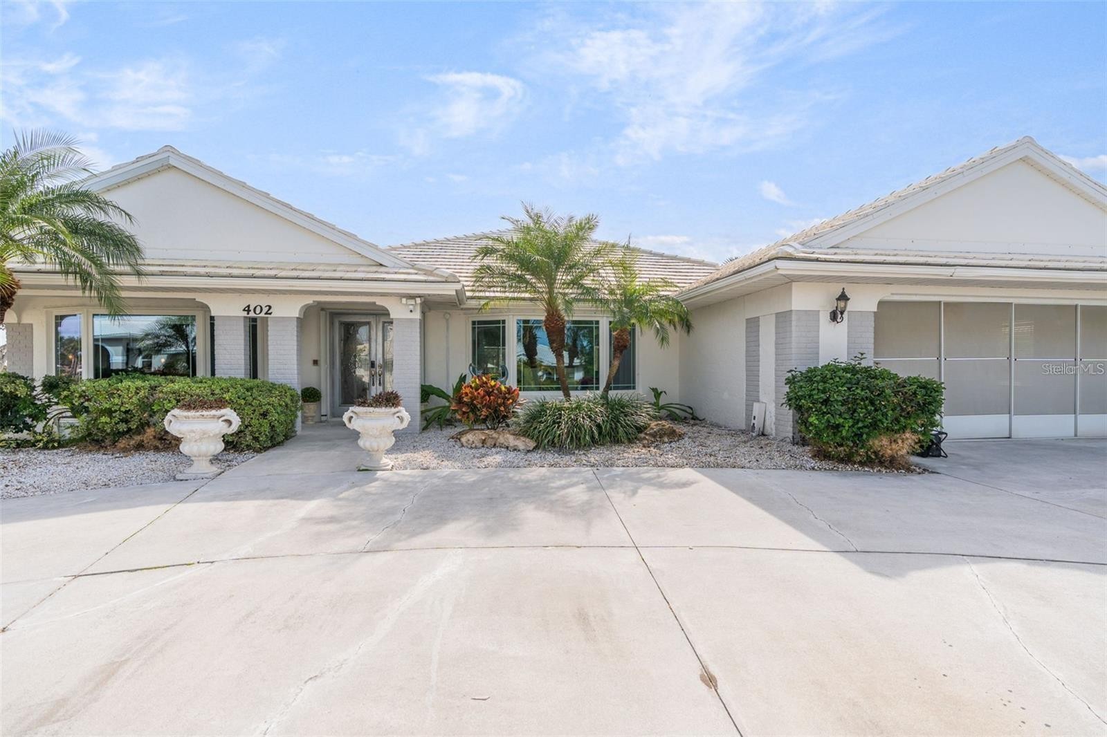 402 DEVONSHIRE LN