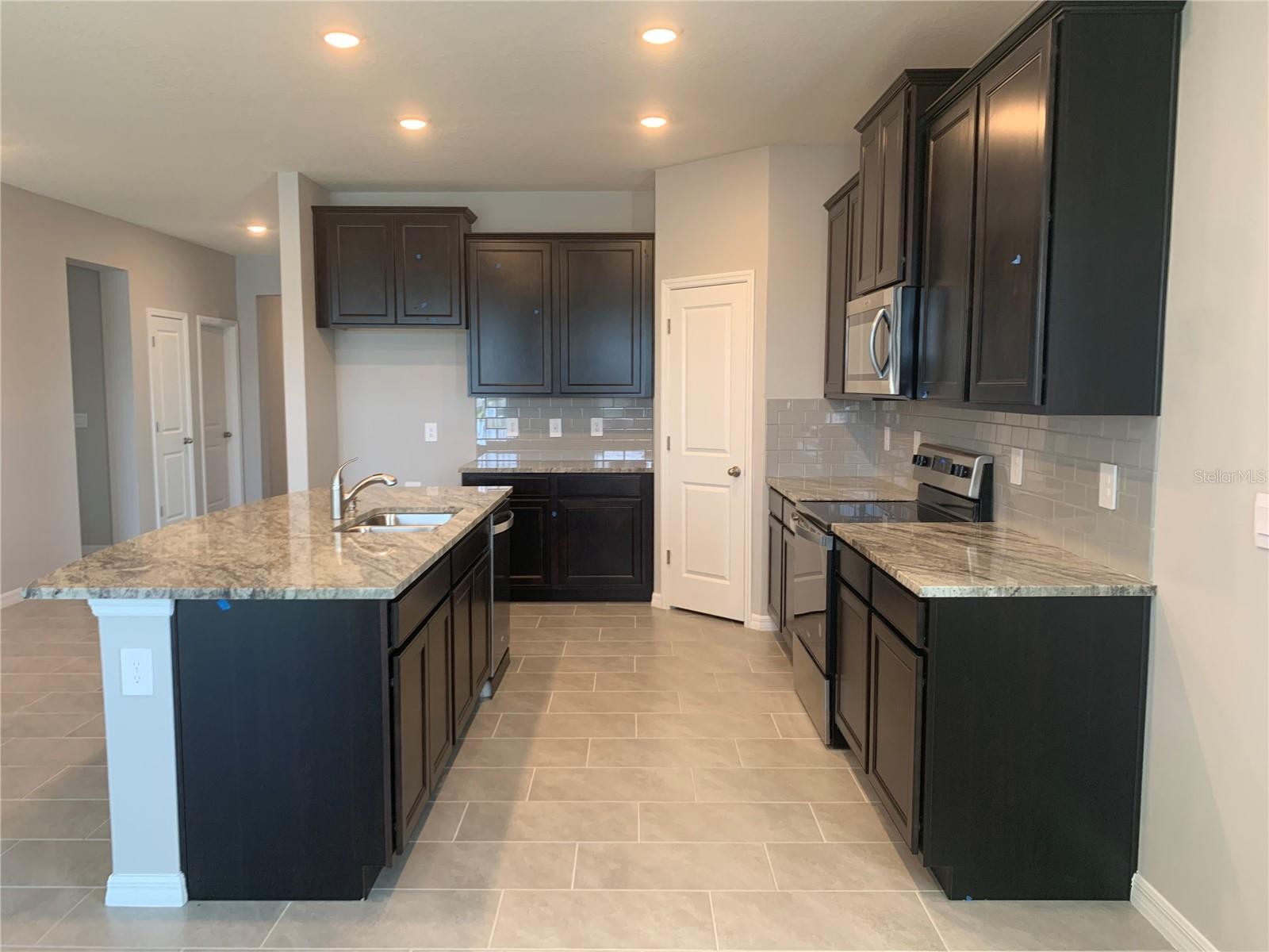 2012 MIDNIGHT PEARL DR