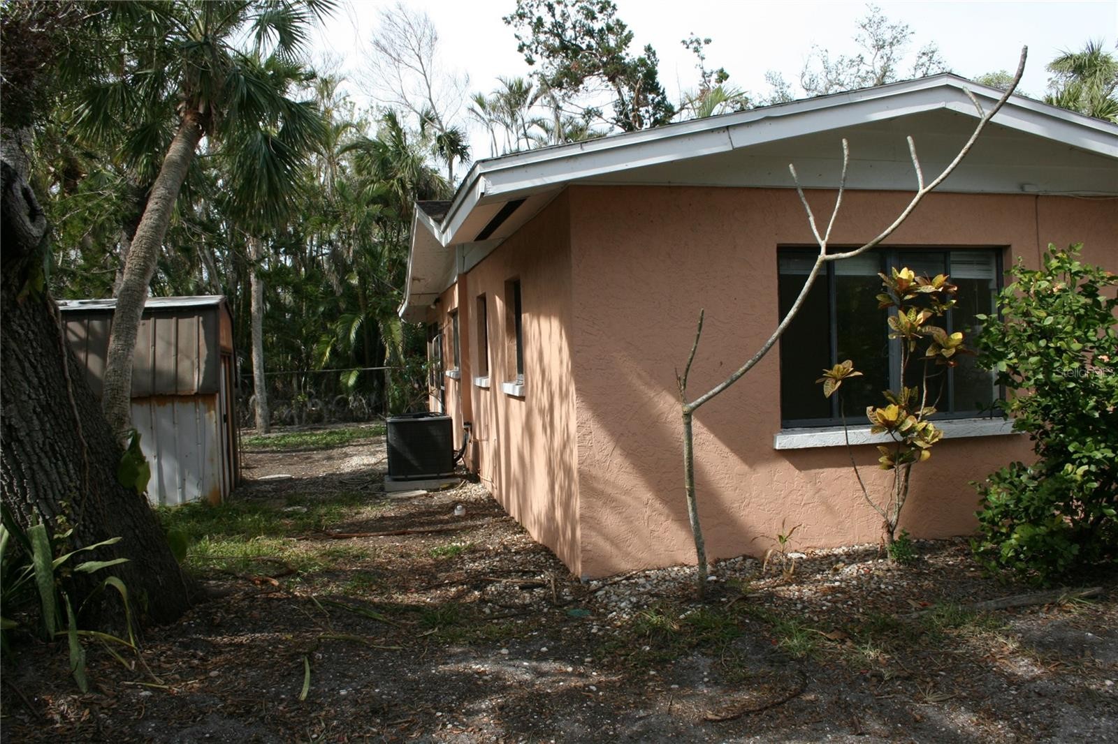 144 GARDEN LN