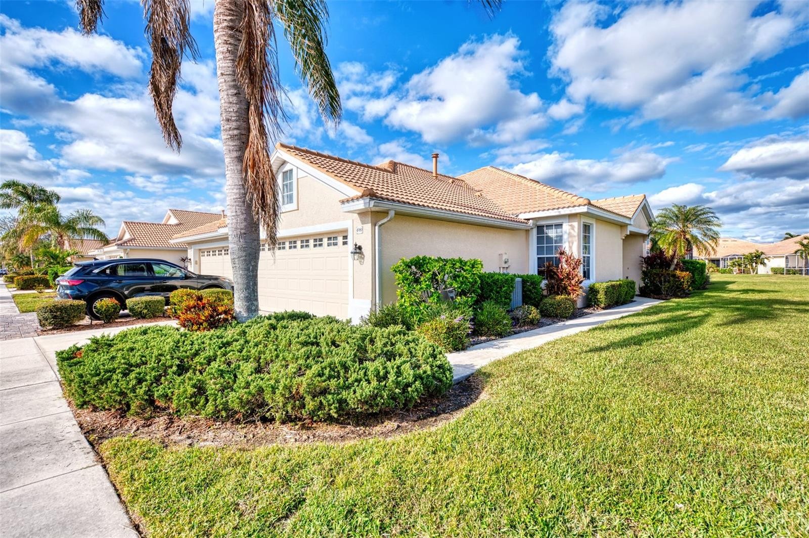 4980 WHISPERING OAKS DR