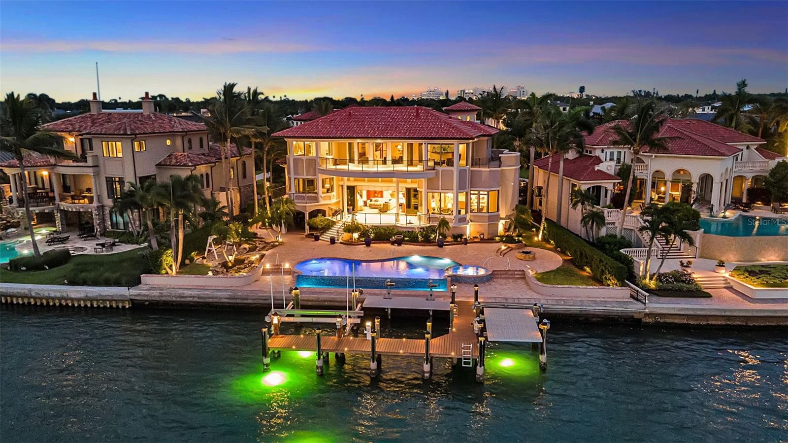 1372 HARBOR DR