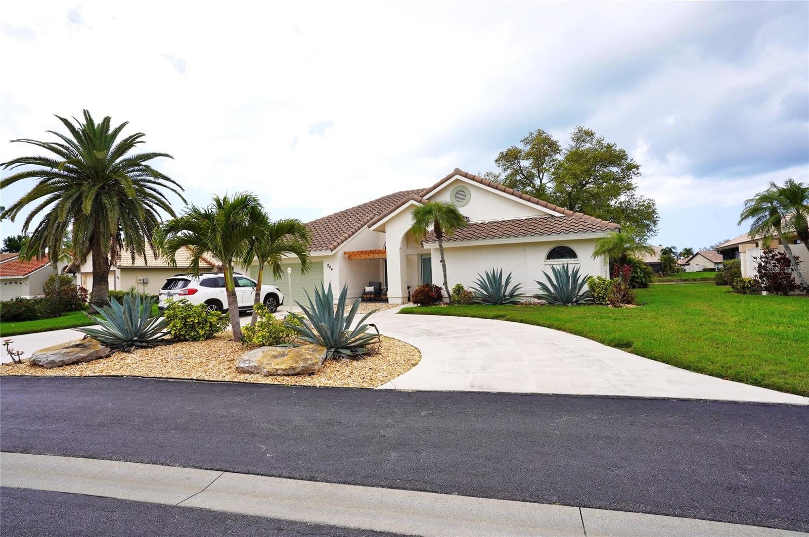 204 CARRIAGE HOUSE LN #204