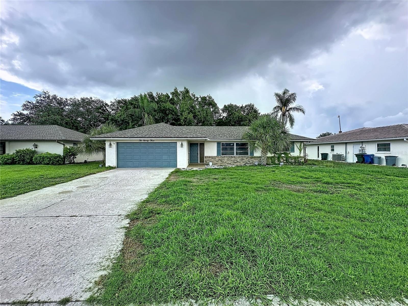 1093 N CYPRESS POINT DR