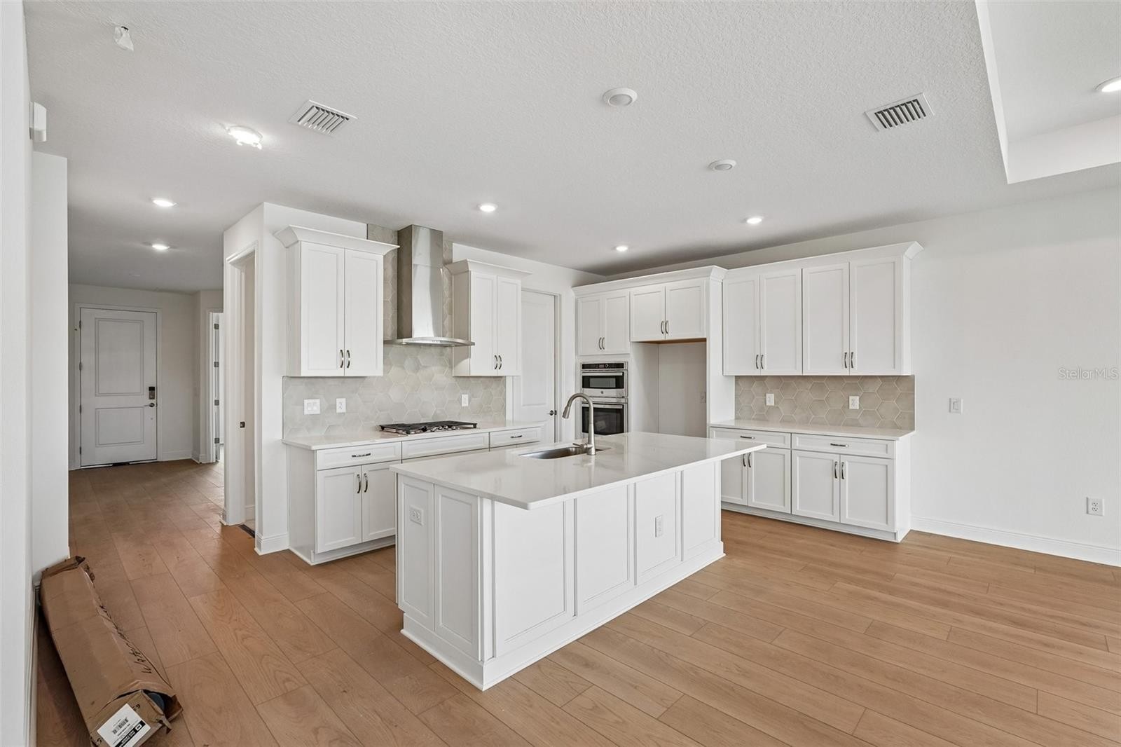 424 ALBERATA WAY
