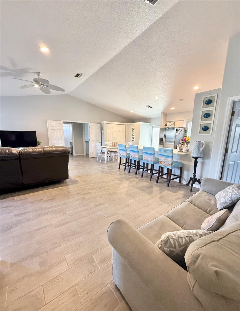 1317 BARBARA DR