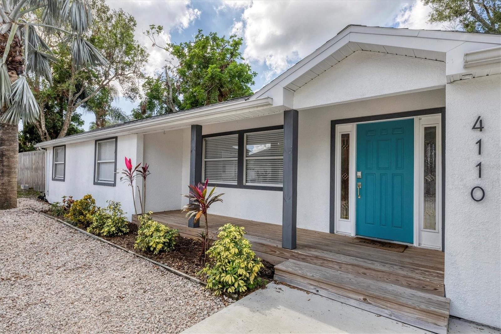 4110 IOLA DR