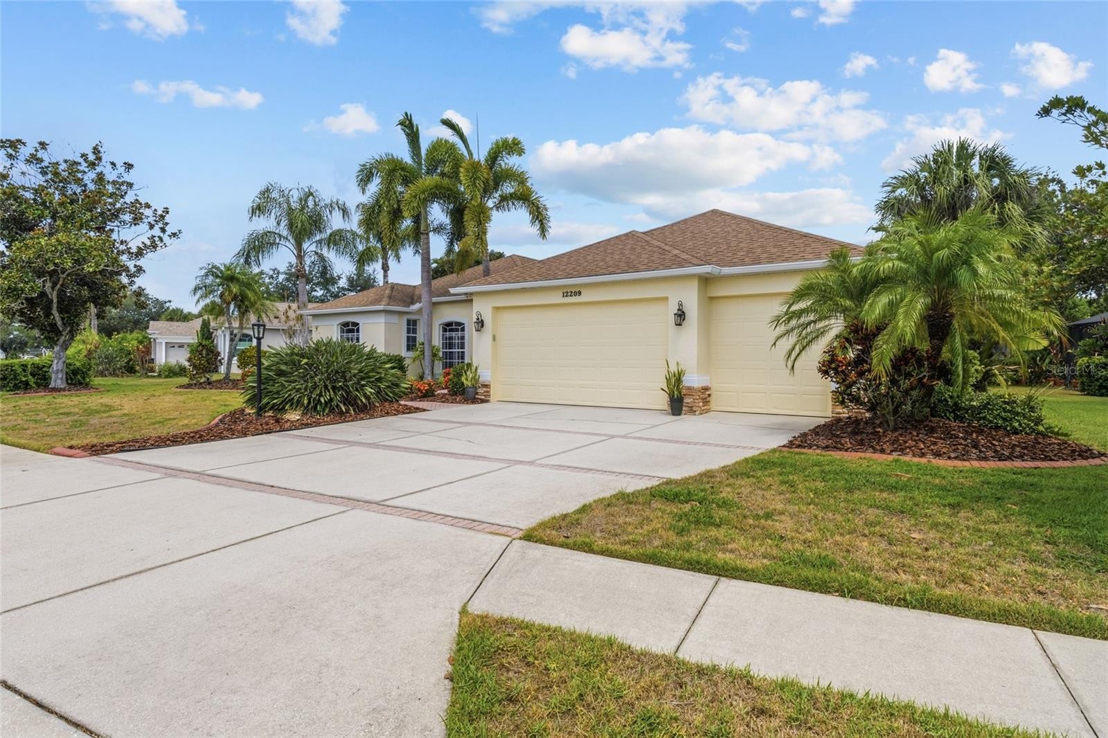 12209 CLUBHOUSE DR