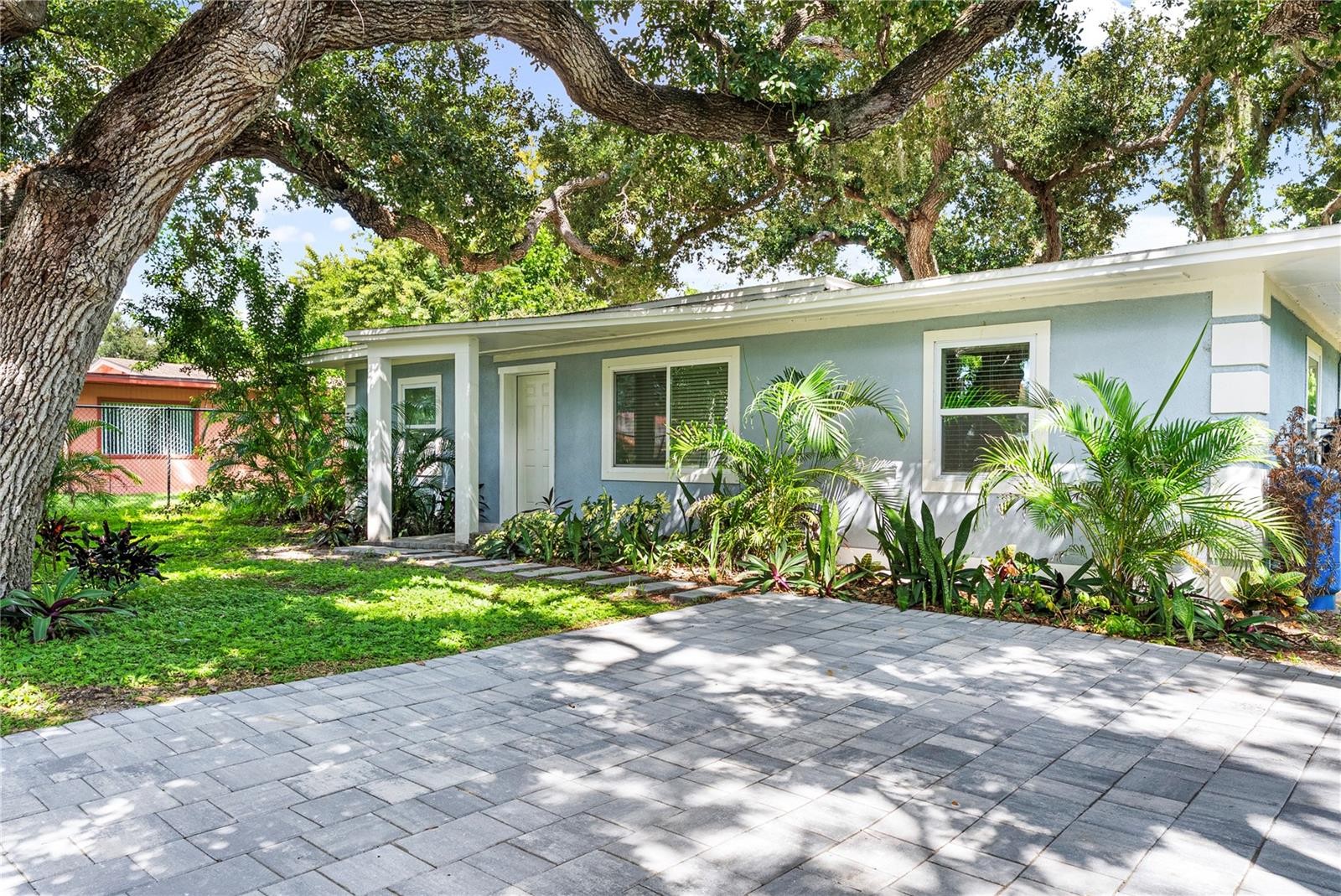 1112 SUNSET AVE