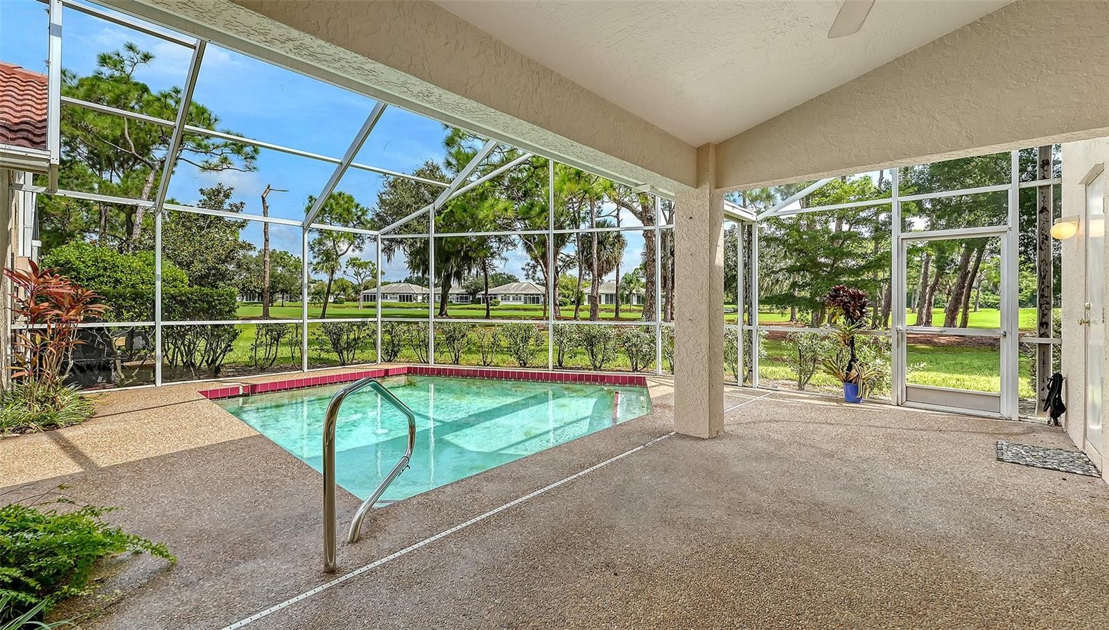 3944 LYNDHURST CT