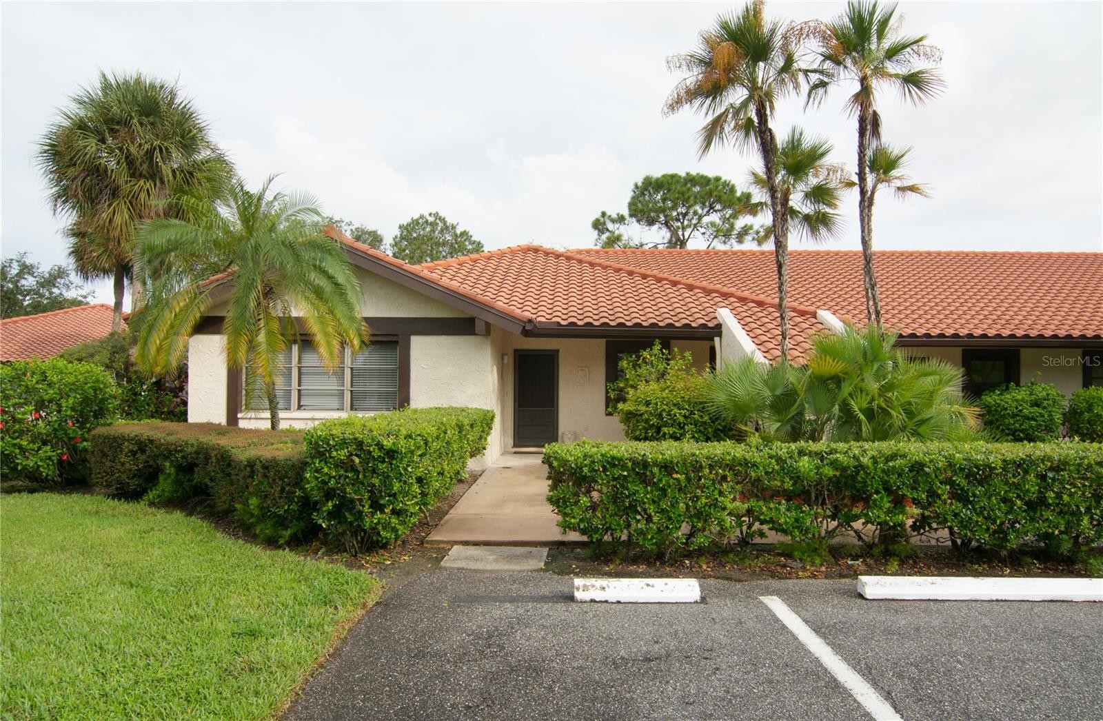 5635 GOLF POINTE DR #101