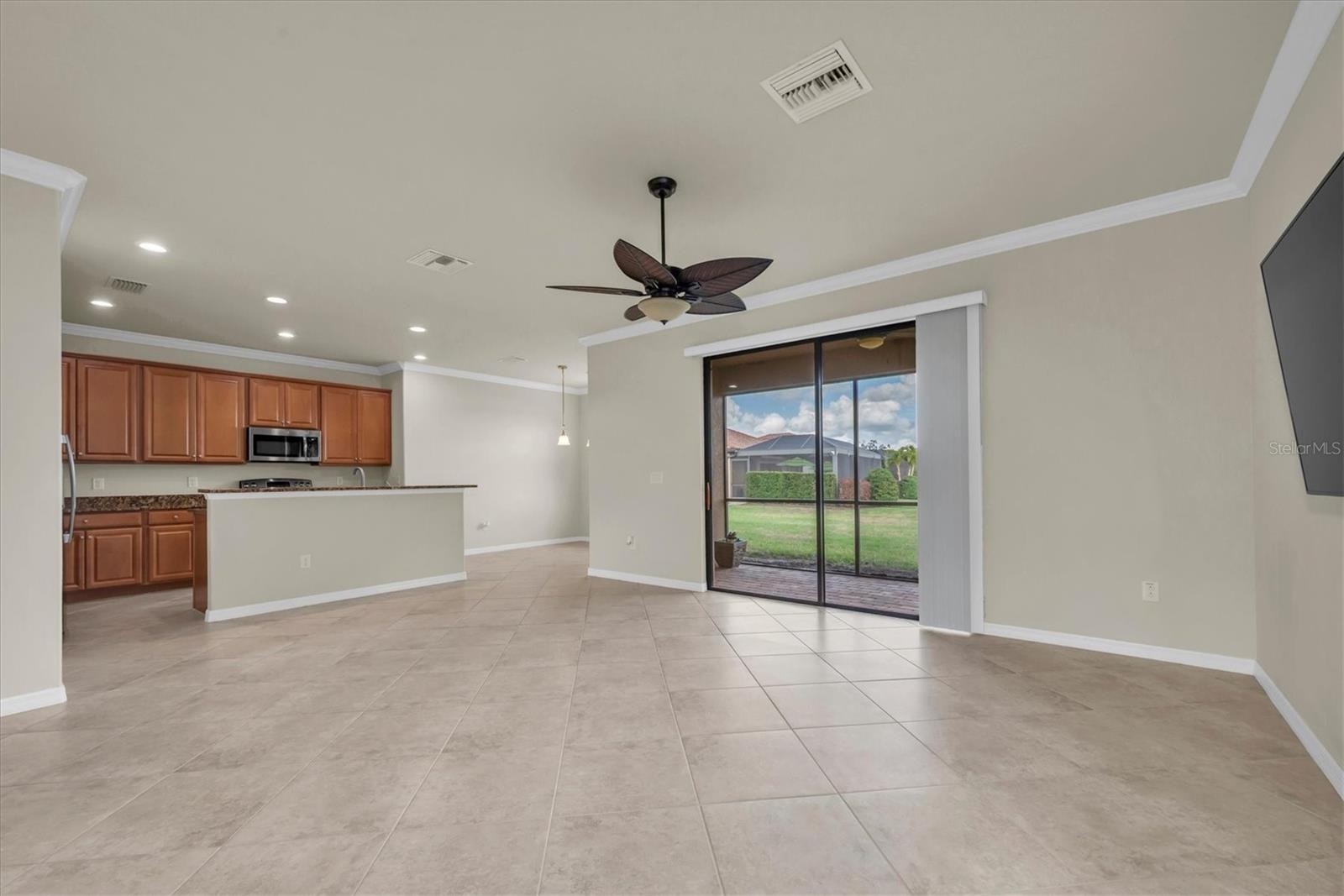 319 WHISPERING PALMS LN