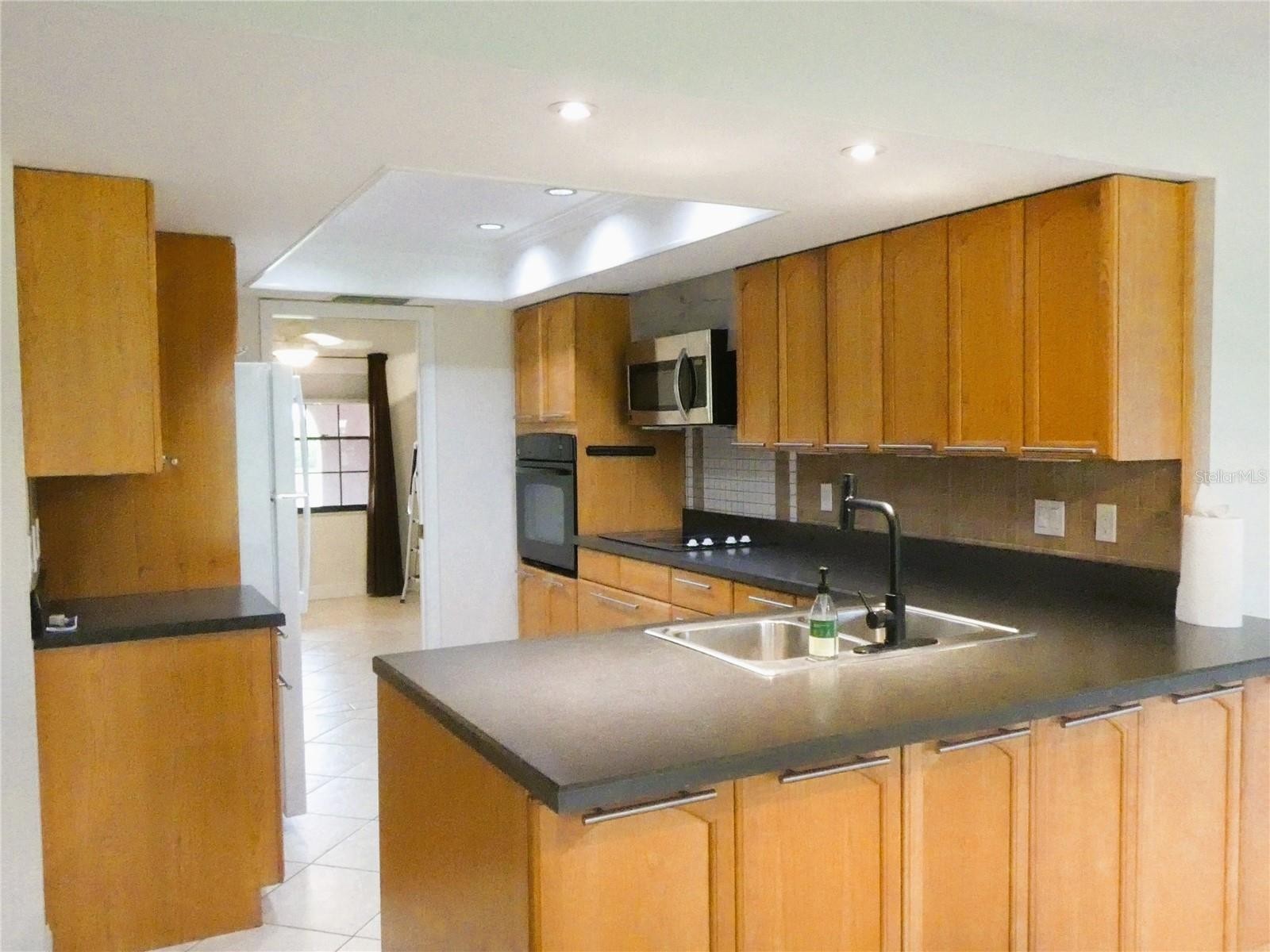 635 LEGER DR