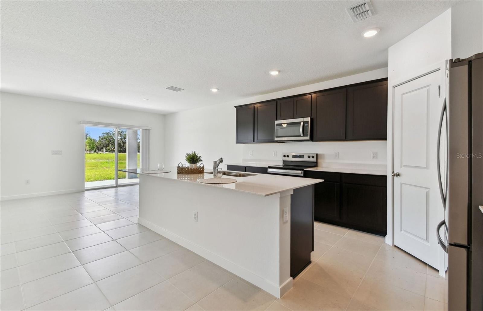 10818 SAPPHIRE BREEZE CV