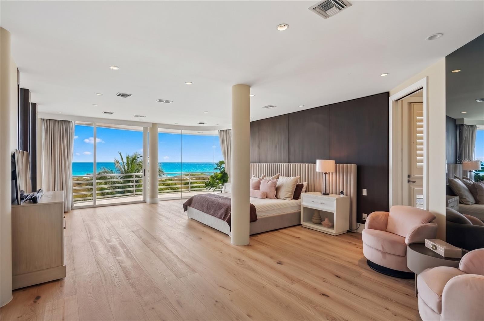 648 BEACH RD